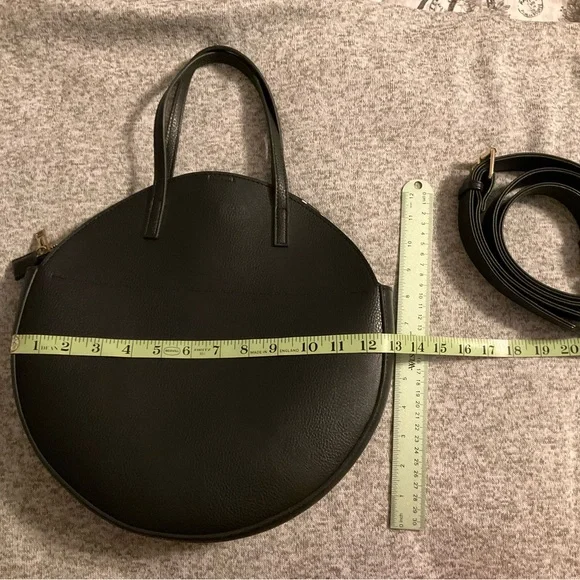 Carlos Santana 13" Round Black Faux Leather Crossbody Handbag zebra print inside - Picture 4 of 6